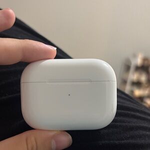 White Wireless Airpods Pro 2 Case